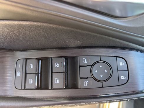 Used 2025 Nissan Rogue SV FWD image 22