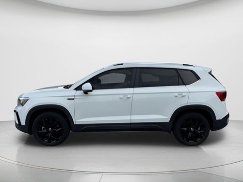 Used 2024 Volkswagen Taos SE w/ Black Wheel Package FWD image 8