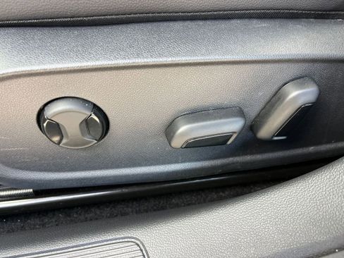 Used 2025 Volkswagen Jetta SE image 23