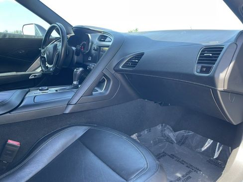 Used 2019 Chevrolet Corvette Stingray Coupe w/ 1LT RWD image 8