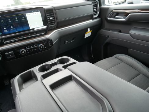 Certified 2026 Chevrolet Silverado 1500 RST AWD/4WD image 11