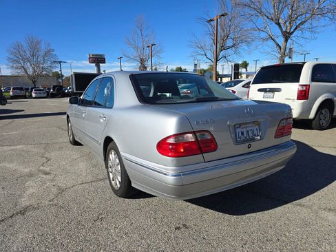 Used 2000 Mercedes-Benz E 320 Sedan image 7