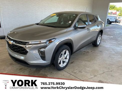 Used 2024 Chevrolet Trax LS w/ LS Convenience Package FWD image 1