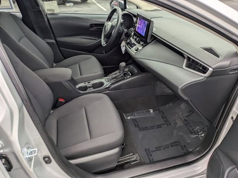 Used 2023 Toyota Corolla LE image 5