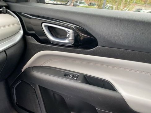 Used 2024 Jeep Compass Limited image 30