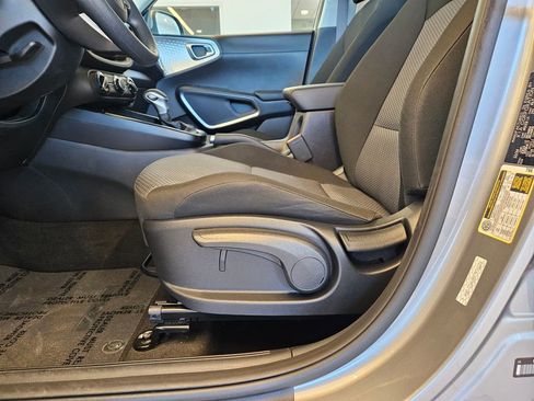 Used 2025 Kia Soul LX w/ LX Technology Package image 15