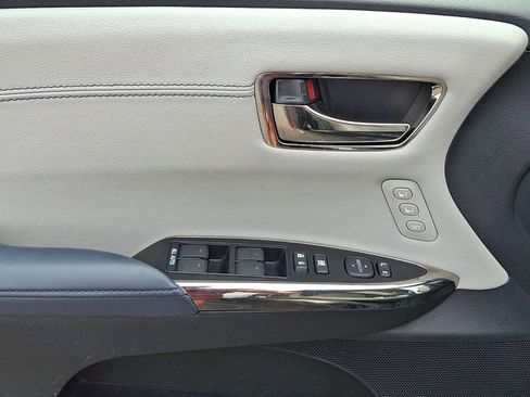 Used 2014 Toyota Avalon Limited FWD image 11