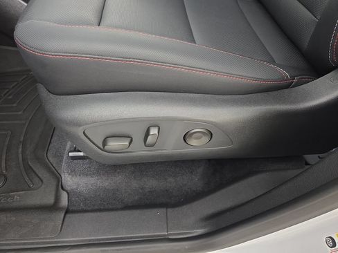 Used 2025 Chevrolet Traverse Z71 AWD/4WD image 23