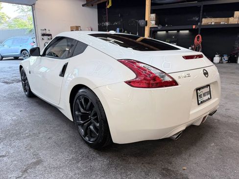 Used 2015 Nissan 370Z Touring RWD image 5
