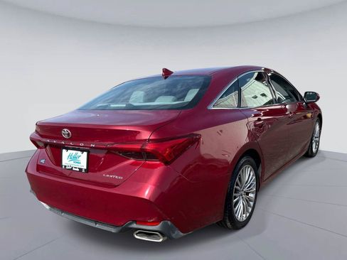 Used 2019 Toyota Avalon Limited FWD image 4