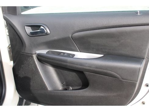 Used 2017 Dodge Journey SXT w/ Blacktop Package image 19