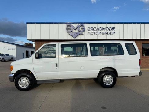 Used 2007 Ford E-350 and Econoline 350 XLT image 2