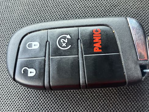 Used 2021 Jeep Renegade Latitude FWD image 27