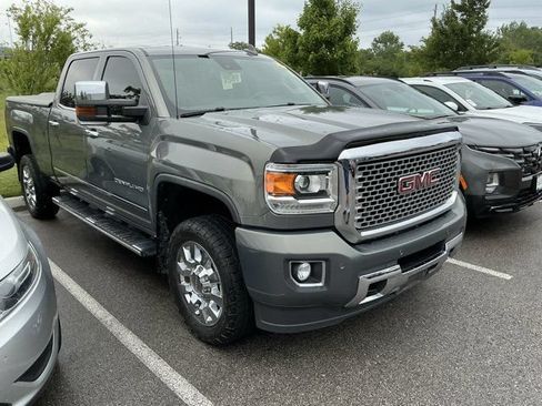 Used 2017 GMC Sierra 2500 Denali w/ Suspension Package, Off-Road AWD/4WD image 6