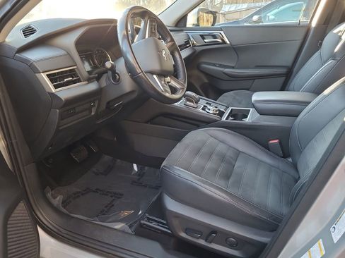 Used 2022 Mitsubishi Outlander SE image 10