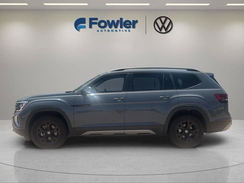 Used 2024 Volkswagen Atlas Peak Edition SEL AWD/4WD image 4