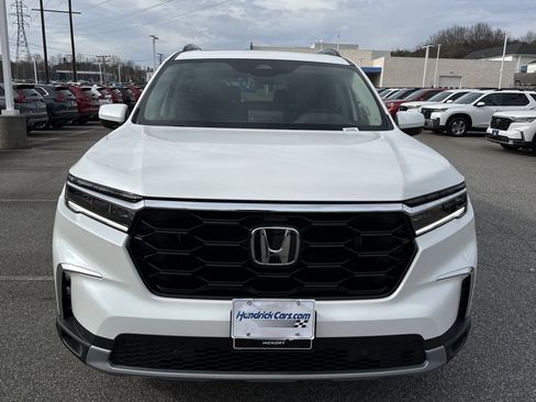 New 2025 Honda Pilot Touring image 3