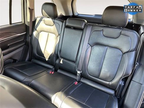 Used 2023 Jeep Grand Cherokee Limited image 13