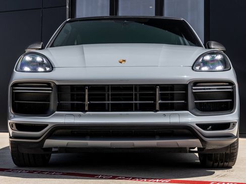 Certified 2022 Porsche Cayenne Turbo GT AWD/4WD image 8