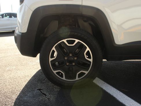 Used 2015 Jeep Renegade Trailhawk AWD/4WD image 8