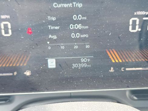 Used 2025 Kia Carnival FWD image 26