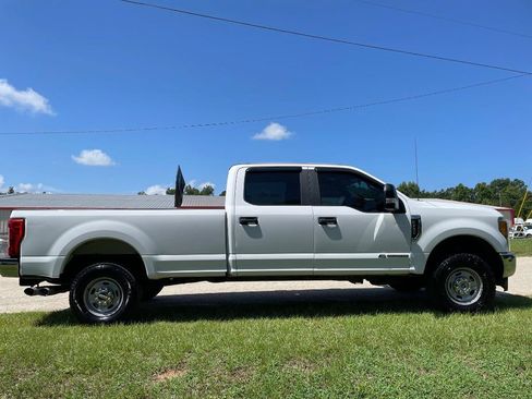 Used 2017 Ford F250 XL w/ Power Equipment Group AWD/4WD image 4