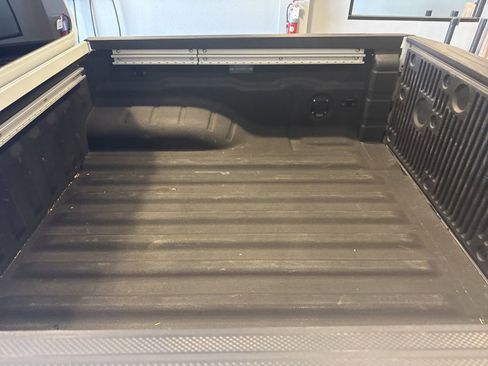 Used 2025 Nissan Frontier SV w/ SV Convenience Package image 14