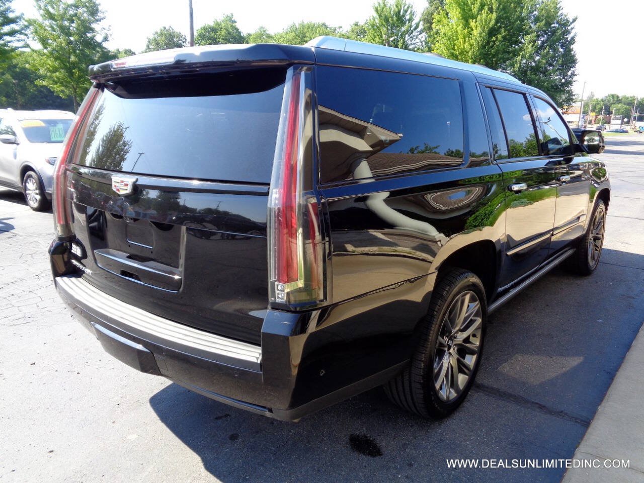 Used 2020 Cadillac Escalade ESV Platinum AWD/4WD image 3