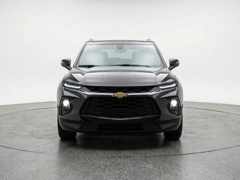 Used 2025 Chevrolet Blazer LT FWD image 2