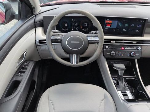 Certified 2025 Hyundai Tucson SE FWD image 16