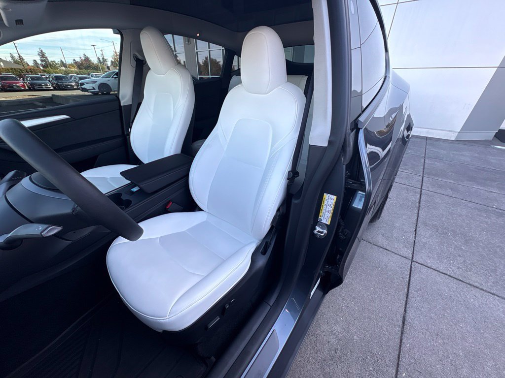 Used 2023 Tesla Model Y Performance AWD/4WD image 13