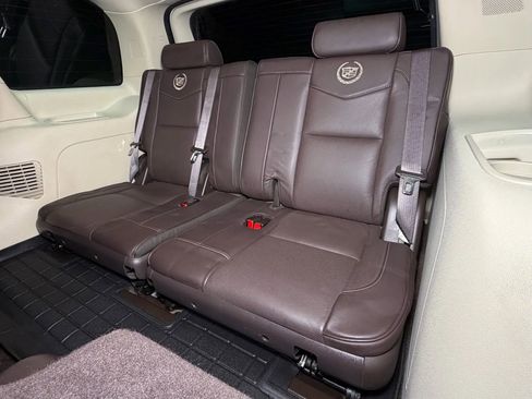 Used 2012 Cadillac Escalade Platinum image 25