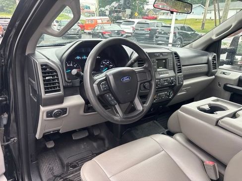 Used 2018 Ford F250 XL w/ Power Equipment Group AWD/4WD image 9