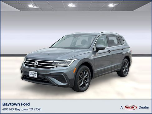 Used 2023 Volkswagen Tiguan SE FWD image 1