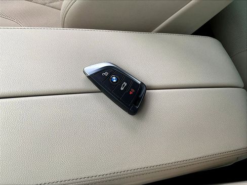 Used 2022 BMW 530e w/ Convenience Package RWD image 37