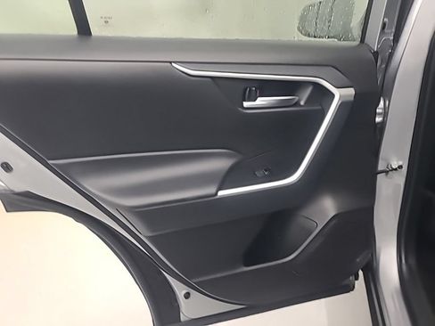 Used 2025 Toyota RAV4 XLE AWD/4WD image 18