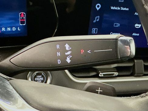 Used 2025 Chevrolet Equinox LT w/ Convenience Package II image 25