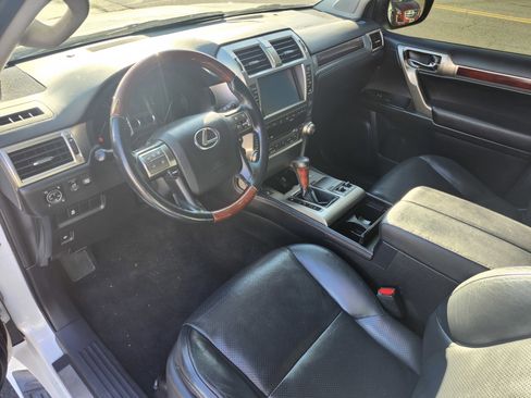 Used 2010 Lexus GX 460 image 4