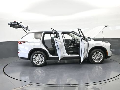 Used 2023 Mitsubishi Outlander ES image 72