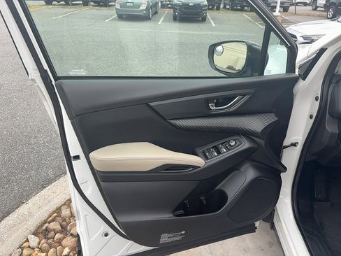 Used 2024 Subaru Ascent Premium w/ Convenience Package image 12