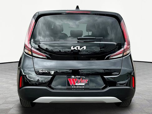 Used 2024 Kia Soul LX w/ Option Group 015 FWD image 5