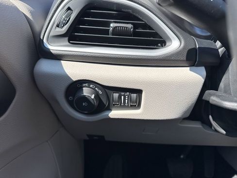 Used 2024 Chrysler Pacifica Touring-L FWD image 25