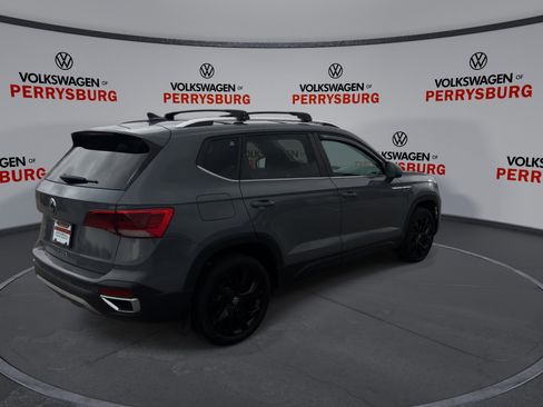 Certified 2022 Volkswagen Taos SE image 8