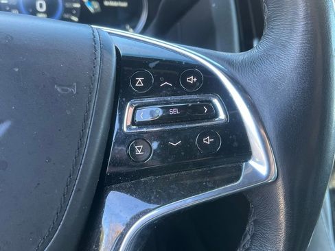 Used 2019 Cadillac Escalade Platinum image 11