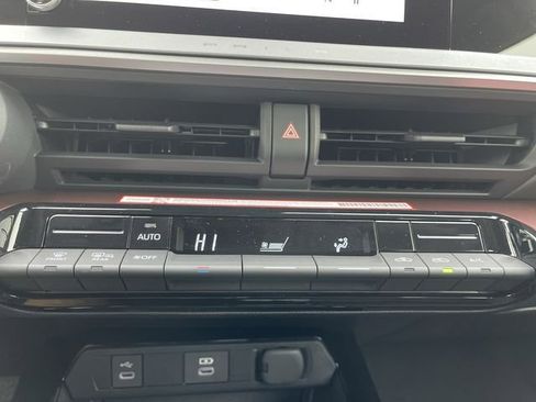New 2026 Toyota Prius Plug-In Hybrid FWD image 19