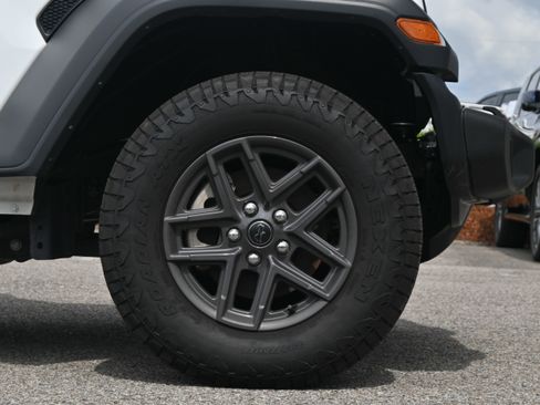 Used 2024 Jeep Wrangler Unlimited Sport AWD/4WD image 12