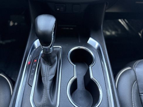 Used 2023 Chevrolet Traverse Premier image 17