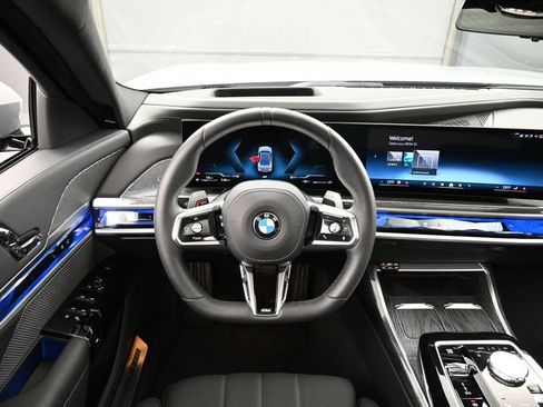 Used 2025 BMW 760i xDrive AWD/4WD image 19