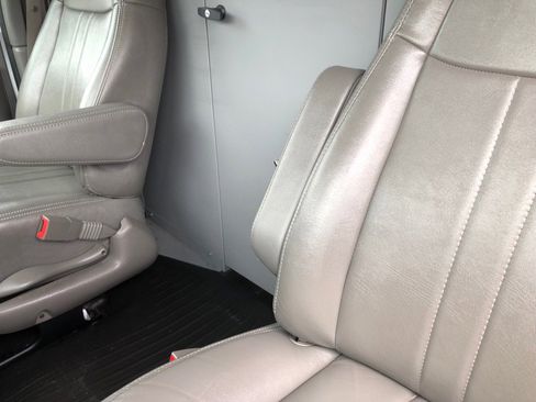 Used 2021 Chevrolet Express 2500 w/ Driver Convenience Package RWD image 18