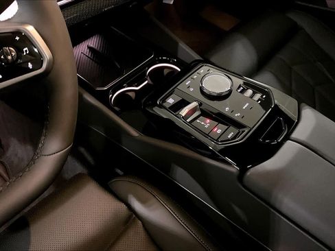 New 2027 BMW 550e xDrive AWD/4WD image 10